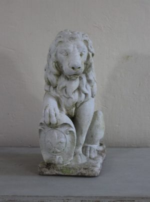Skøn havefigur med smuk patina.