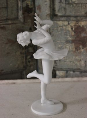 Very nice old skating girl from Kaiser biscuit.