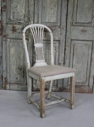 Fine Swedish original painted 19th century chair with new linen.